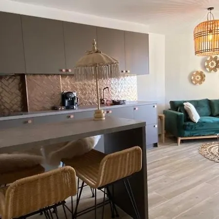 Apolo Vii Bali Style Appartement